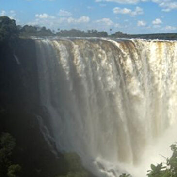 Best Vic Falls activities: 1. See The Smoke That Thunders